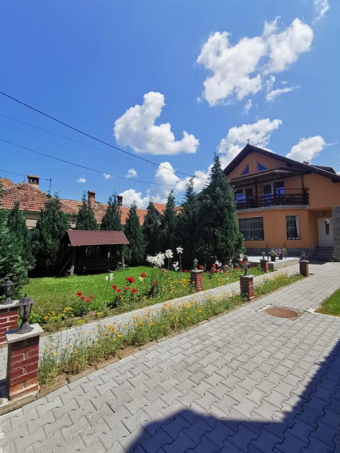 Pensiunea Cold Mountains Rîşnov Kültér fotó