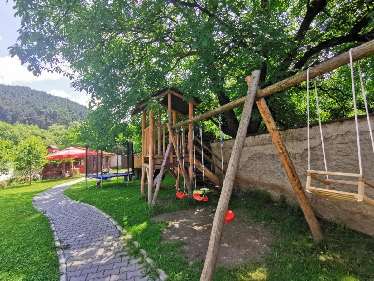 Pensiunea Cold Mountains Rîşnov Kültér fotó